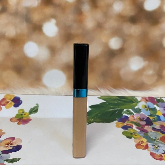 L'Oréal Paris Infallible Pro Glow Concealer Natural Beige 04 - Picture 2 of 4